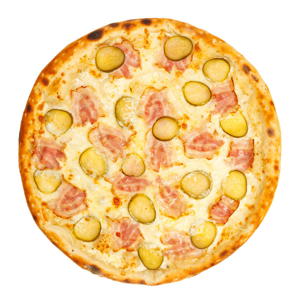 Délicieuse pizza italienne classique avec jambon, saucisses, maïs, concombres et fromage
 - Photo, image