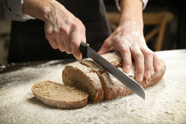 hands cutting homemade bread - Foto, immagini