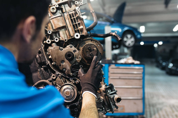 Professional Mechanic Repairing Car Engine. - Foto, afbeelding