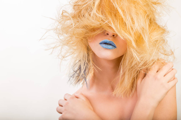 Maquillage créatif et cheveux
 - Photo, image