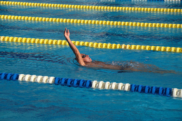 nuotatore in piscina - Foto, immagini