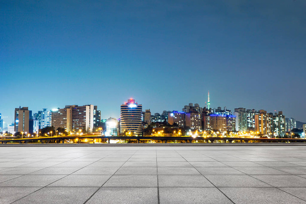 Soulin kaupunkikuva ja taivaanranta tiilestä
 - Valokuva, kuva