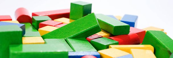 Bloques de juguetes, ladrillos de construcción de madera multicolor
 - Foto, Imagen