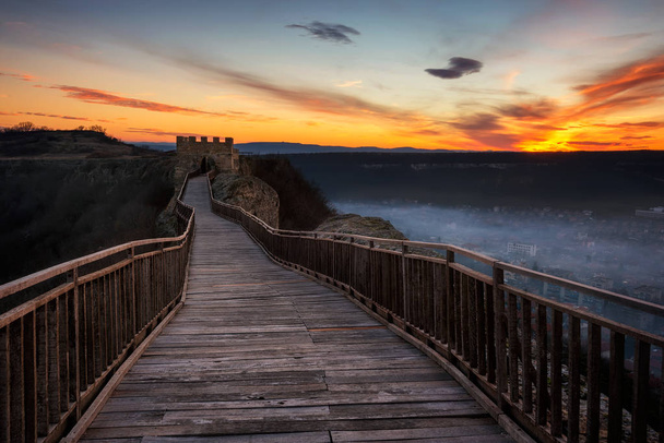 Gün batımında eski kale - Fotoğraf, Görsel