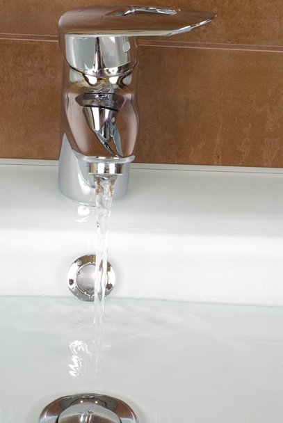 Μπάνιο Βρύσης βρύσες χρωμίου - Φωτογραφία, εικόνα