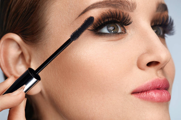 Woman With Makeup, Long Eyelashes Applying Mascara. Doing Makeup - Photo, image