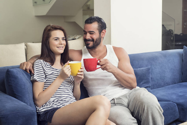 Beautiful young couple drinking coffee in the living room, Coupl - Foto, immagini