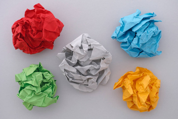 Boules de papier colorées
 - Photo, image