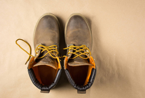 Unisex botas de couro marrom
 - Foto, Imagem