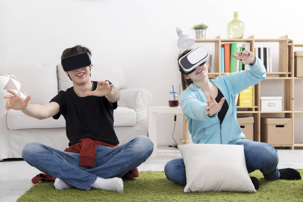 Teenagers with VR glasses - Fotografie, Obrázek