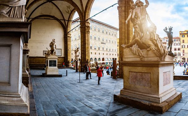 イタリア、フィレンツェのロッジア ・ デイ ・ Lanzi - 写真・画像
