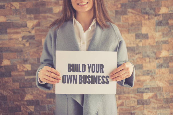 Woman presenting BUSINESS  CONCEPT - Foto, immagini