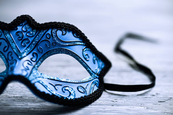 エレガントな青いカーニバル マスク - 写真・画像