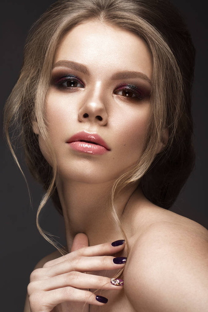 Beautiful girl with perfect skin, evening make-up, wedding hairstyle. Beauty face. - Fotografie, Obrázek