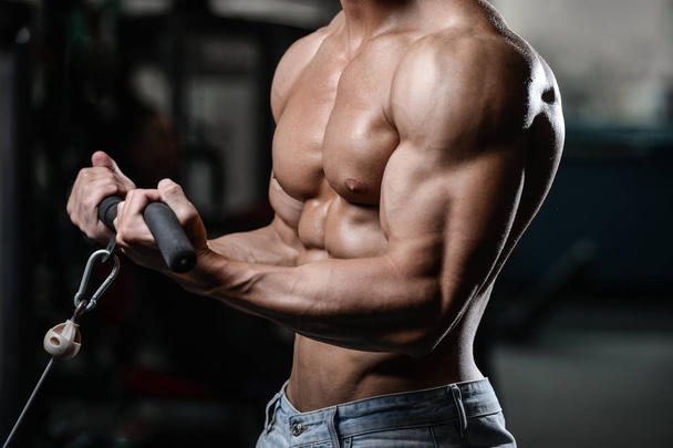 Strong and handsome athletic young man muscles abs and bicep - Foto, Imagem