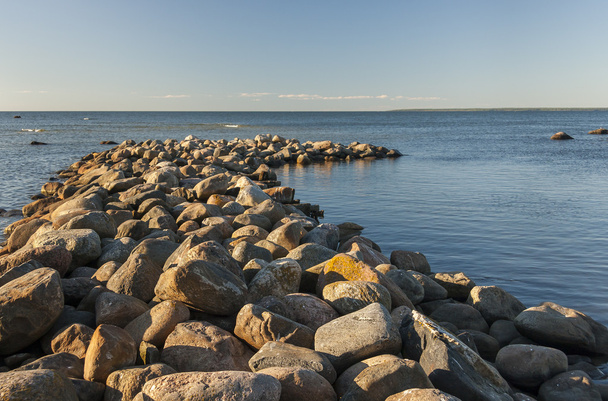 Cobble topo de piedra en el mar
 - Foto, imagen