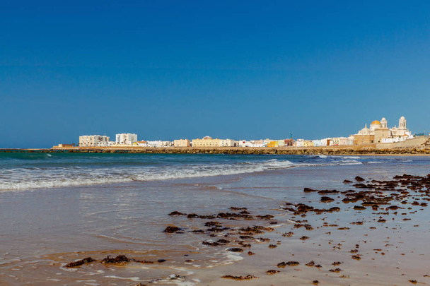 Cádiz. Ciudad playa de arena
. - Foto, imagen