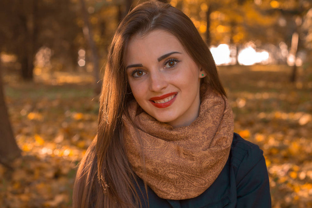 Portrait of a beautiful girl with red lips and warm scarf on the neck, close-up - Foto, imagen