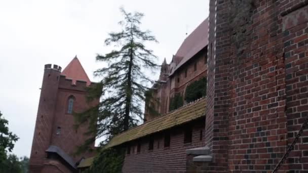 Burg teutonischer Ordnung in Malbork ist flächenmäßig die größte Burg der Welt. es wurde in marienburg, preußen von teutonischen rittern in form einer ordensburg-festung erbaut. - Filmmaterial, Video