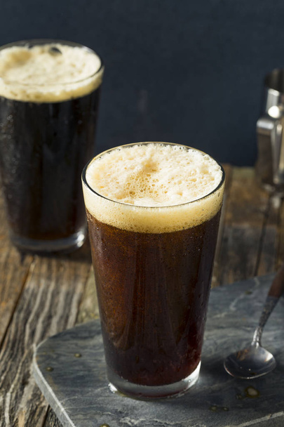 Frothy Nitro Cold Brew Coffee - Foto, afbeelding