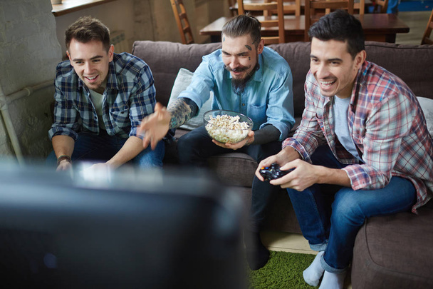 men playing video game - Foto, Imagem