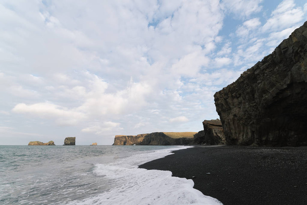 İzlanda'nın güneyindeki Kirkjufjara Beach - Fotoğraf, Görsel