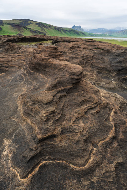 Paesaggio islandese con rocce astratte
 - Foto, immagini
