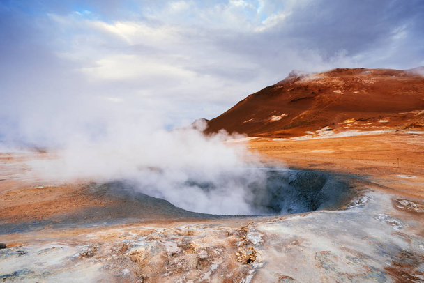 Geotermális területen Namafjall gőz kitörések, Izland, Európa - Fotó, kép