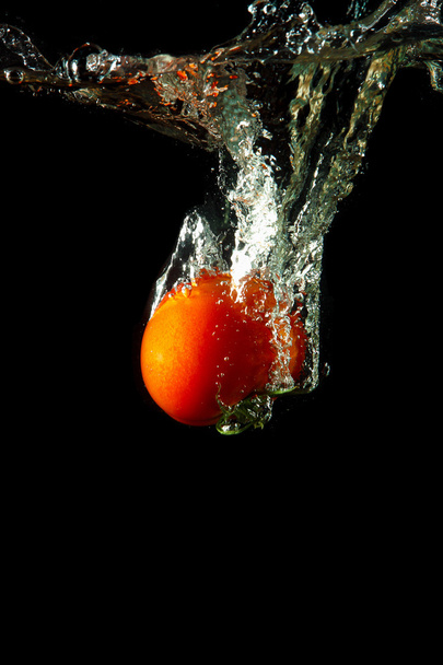 Fresh tomato under water - Фото, зображення