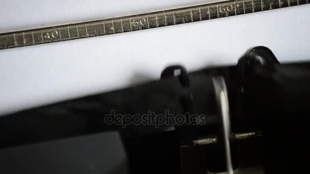 Zadávání práce a kariéry s staré ruční psací stroj - Záběry, video