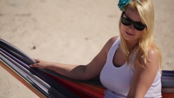 Young blonde woman in hammock - Filmati, video