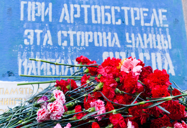 Пам'ятна дошка "під обстріл цій стороні вулиці є найбільш небезпечних" Санкт-Петербург, Росія - Фото, зображення