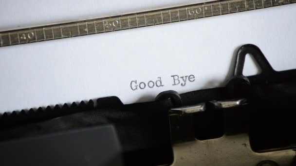 De expressie Good Bye met een oude handmatige typemachine te typen - Video
