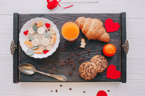 Valentine day.romantic breakfast.oatmeal - Zdjęcie, obraz