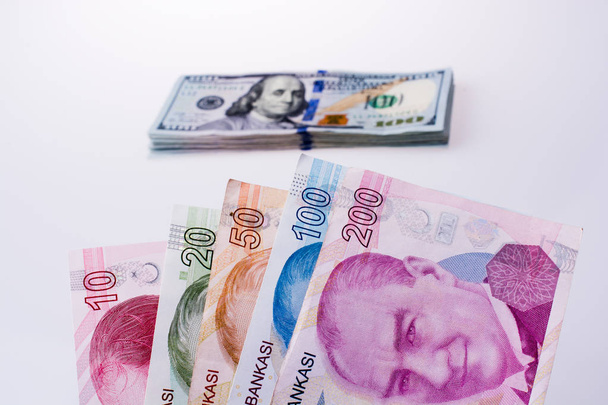 Billetes en dólares americanos y billetes Turksh Lira uno al lado del otro
 - Foto, Imagen