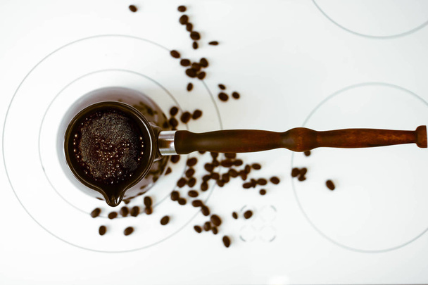 Heißer Kaffee auf Türkisch auf Kochherd - Foto, Bild