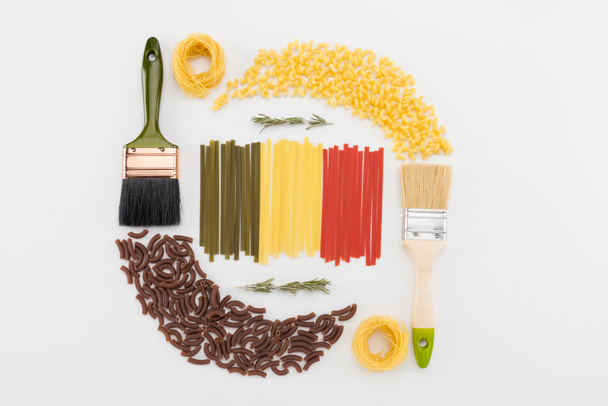 Coloridos macarrones pasta italiana
 - Foto, imagen