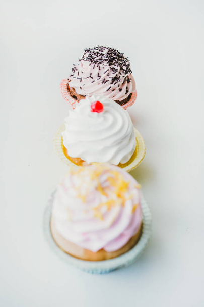 three cupcakes on white - Foto, immagini