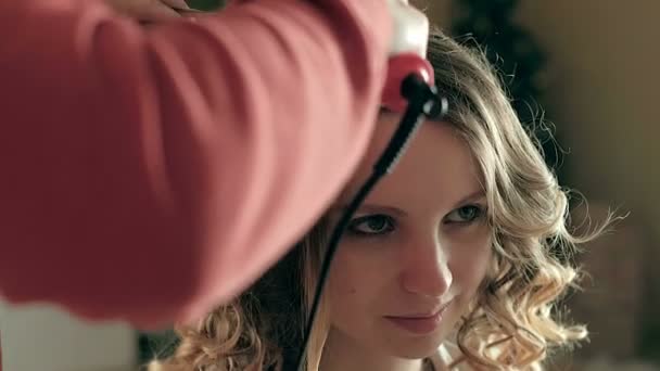 beautiful girl make hairstyle - Footage, Video