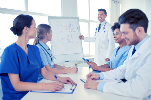 group of doctors on presentation at hospital - Foto, afbeelding