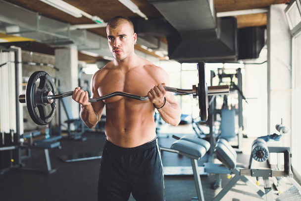 male working out in gym - Zdjęcie, obraz