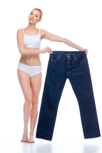 Donna con jeans oversize
 - Foto, immagini