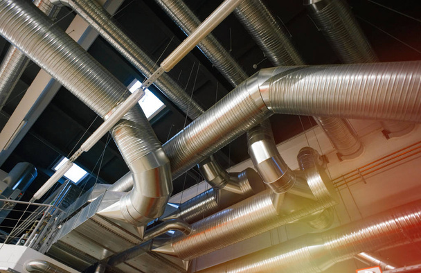 Lüftungsrohre und Kanäle für industrielle Klimaanlagen - Foto, Bild