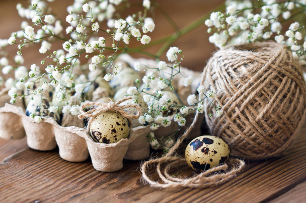 Easter egg decorated with a bow of twine. Rustic style - Foto, Imagen