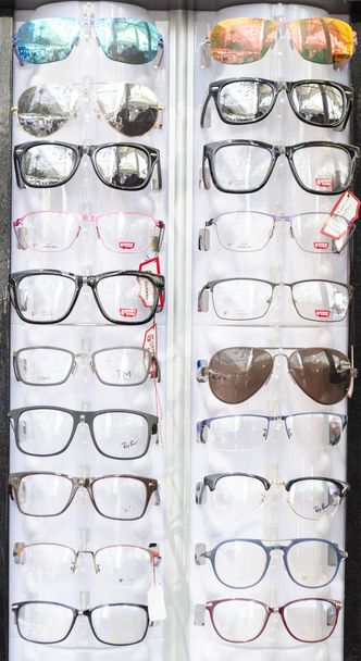 hanging glasses at glasses's shop - Foto, Bild