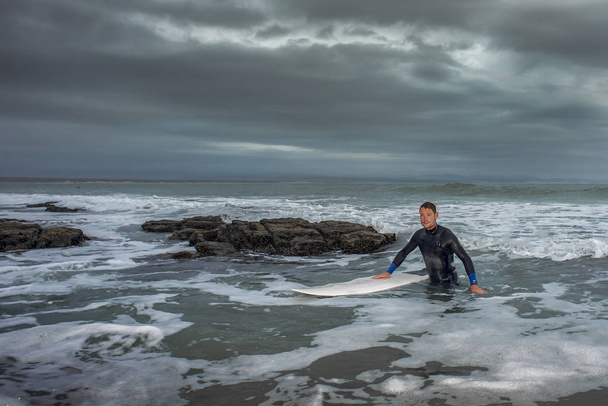 Surfer Returning from Ocean - Foto, Imagem