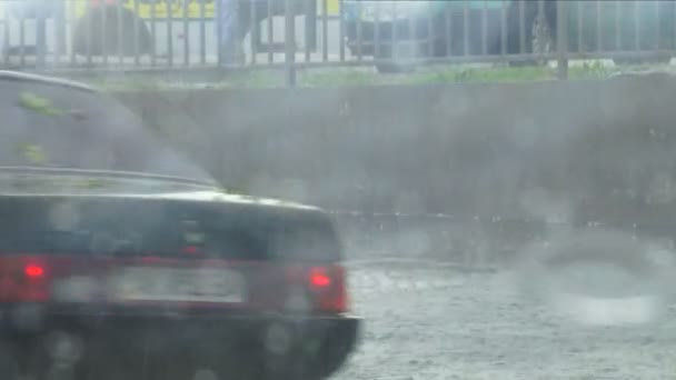 abnormálně těžké krupobití a deště v městské oblasti - Záběry, video