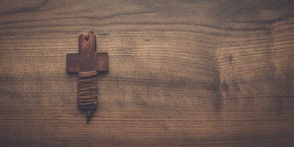 cross over brown wooden background - Foto, Imagem
