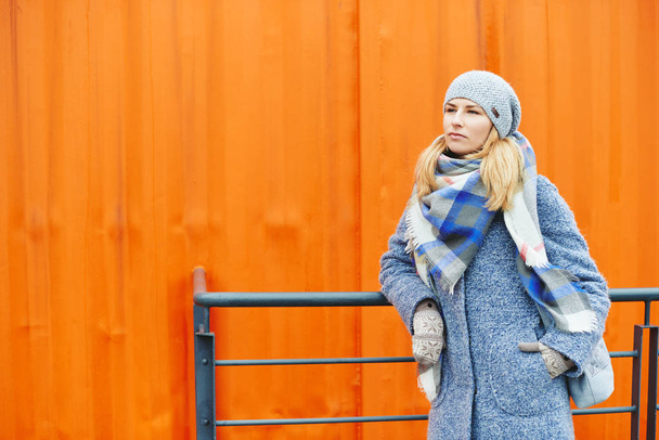 Street Style Winter Porträts Mode Mädchen - Foto, Bild