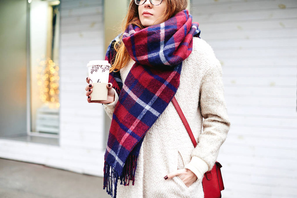 Girl in glasses and blanket scarf with Scottish cell - Foto, Imagen